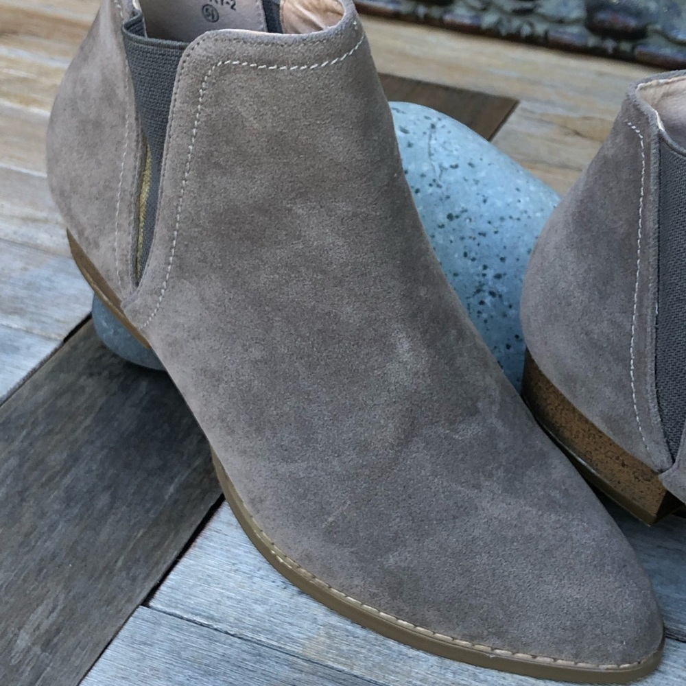 AMS Women's Booties, "Glory-2", Gray Faux Suede, Size 5.5, New, Never Worn